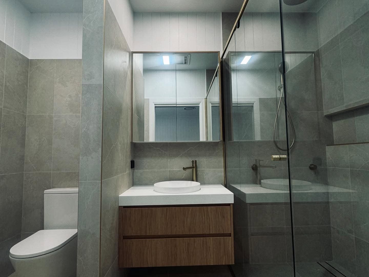 A custom bathroom vanity and mirror cabinet by Fabrite Kitchens
